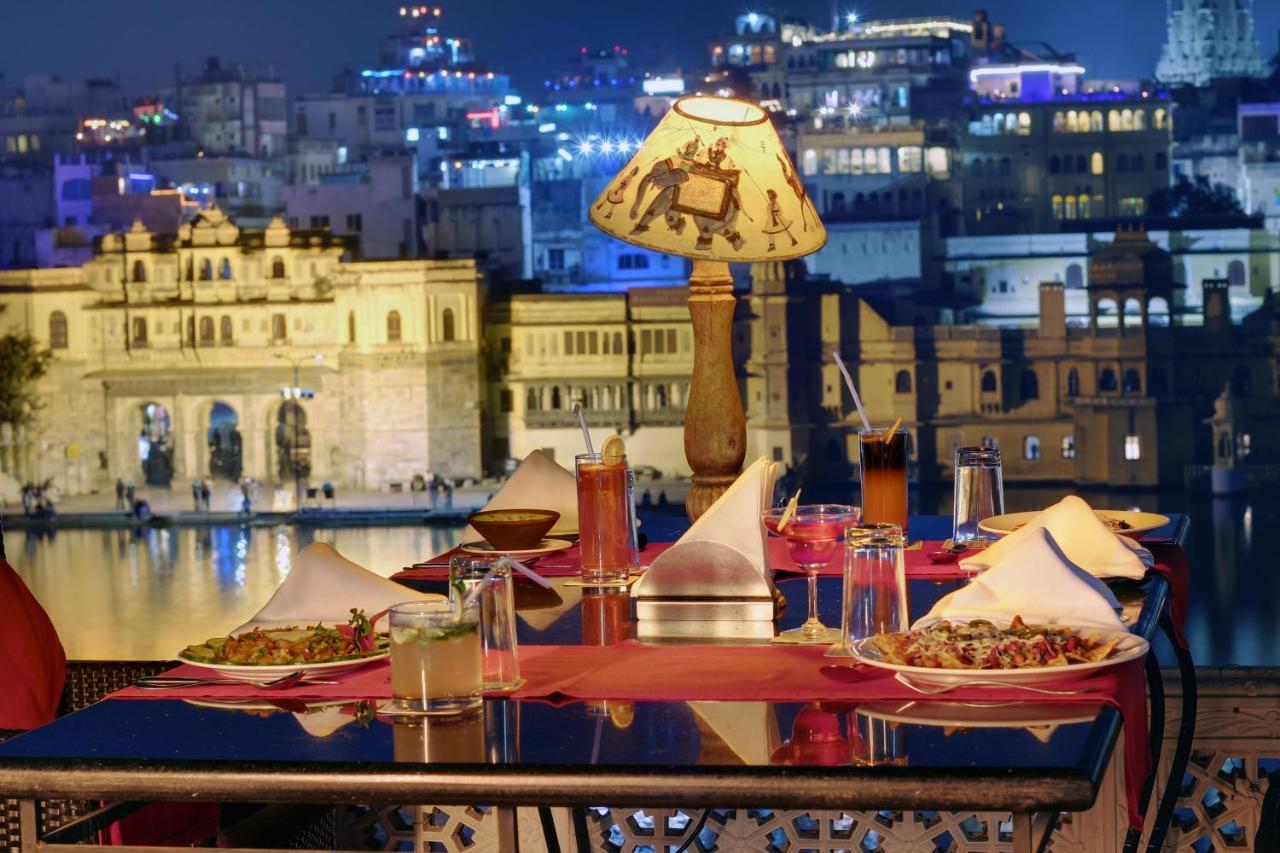 Lake Pichola Hotel Udaipur Ngoại thất bức ảnh